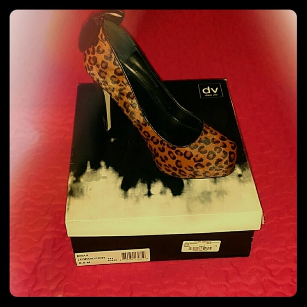 Leopard print pump